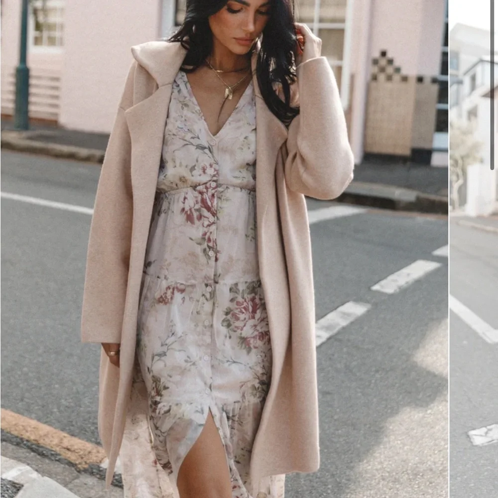 Women’s Winter Fashion Coat - Picture 4 of 4